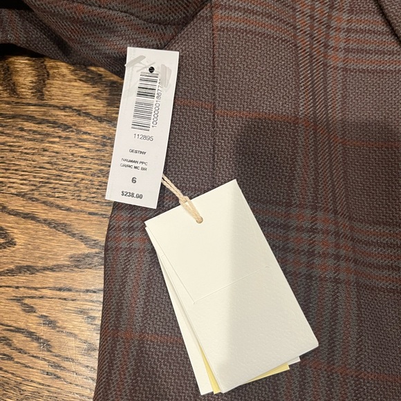 NWT Aritzia Destiny Blazer in Plaid - Picture 7 of 8